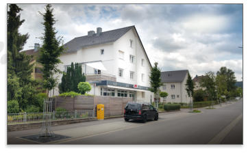 Blick von unten die Milchlingsstraße hochfahrend